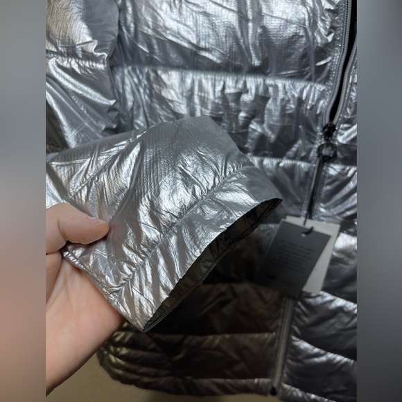 Noize NWT Melanie Metallic Silver Puffer Jacket in size M - Picture 7 of 8